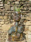 personnage pot de fleur, sculpture Elena Hita Bravo